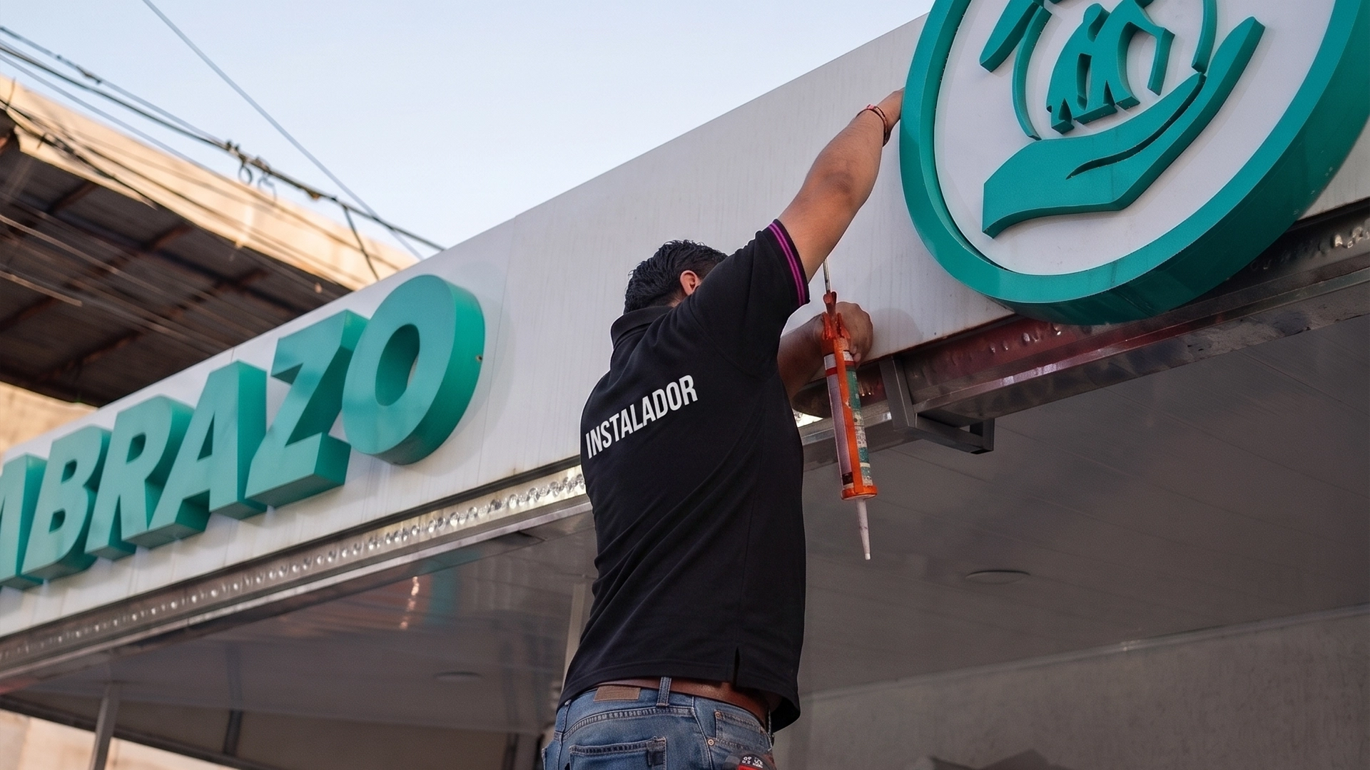Instalación de Letrero Corporeo